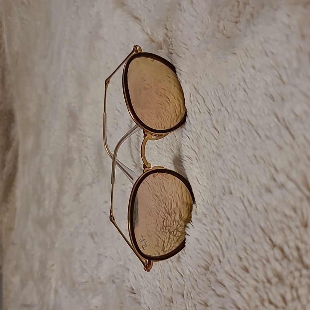 Foldable Rayban mirrored sunglasses